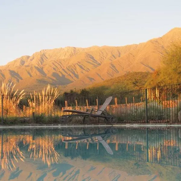 Cabaña romántica en la sierra, hotel v destinaci Yacanto