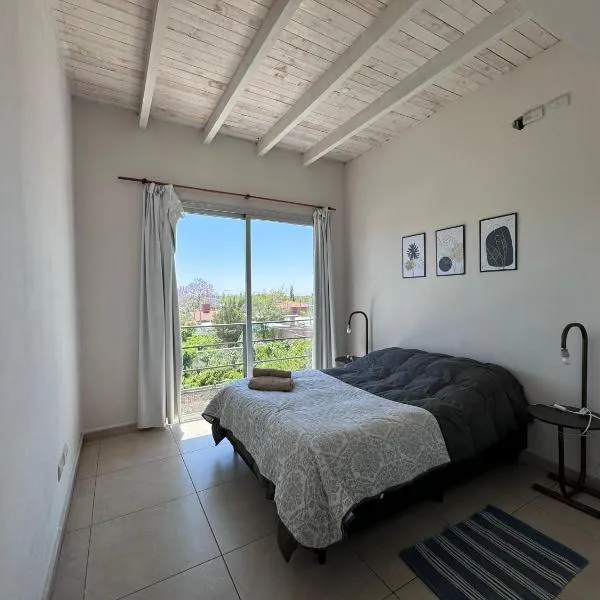 Amplio Departamento con estacionamiento，位于戈多伊克鲁斯的酒店