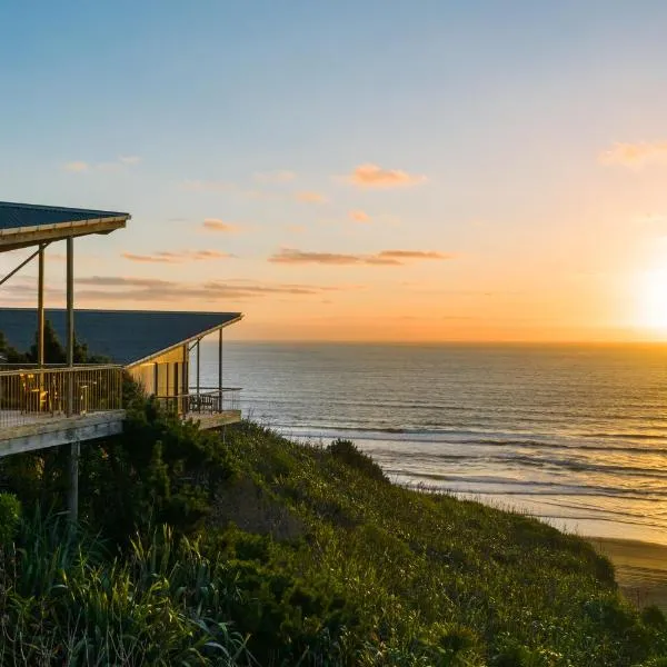 Castaways Resort, hotel in Waiuku