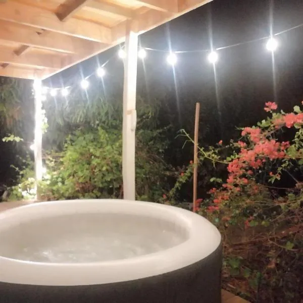 Cabaña en Pica con Jacuzzi privado, hotel em Pica