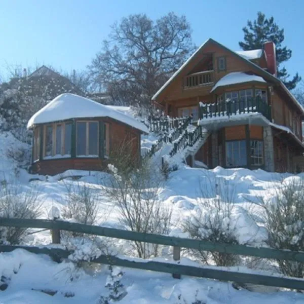 Zeus-Village οικισμός φινλανδικών chalet με πισίνες & γυμναστήριο, hotel en Mólos