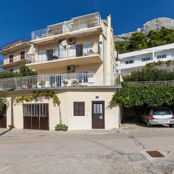 Apartments with a parking space Marusici, Omis - 1131, hotel in Blato na Cetini