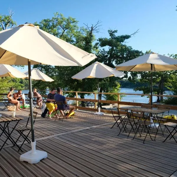 CAMPING ETANG DES BOIS, hotel v destinaci Vieilles-Maisons-sur-Joudry