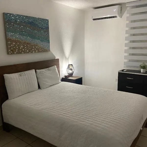 cozy private apartment near sju airport, hotel en Loiza