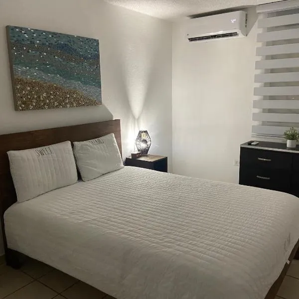 cozy private apartment near sju airport, hotel in Loiza