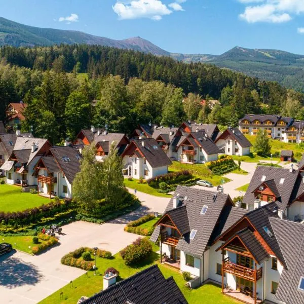 Wonder Home - Domki górskie z kominkami, bezpłatnym parkingiem i placem zabaw na terenie kompleksu、カルパチのホテル