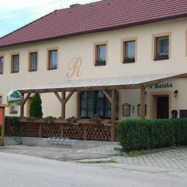 Penzion U Račáku, hotel em Frymburk