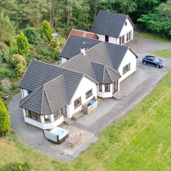 Wildwood Cottage with Hot Tub, hotel u gradu Glenko