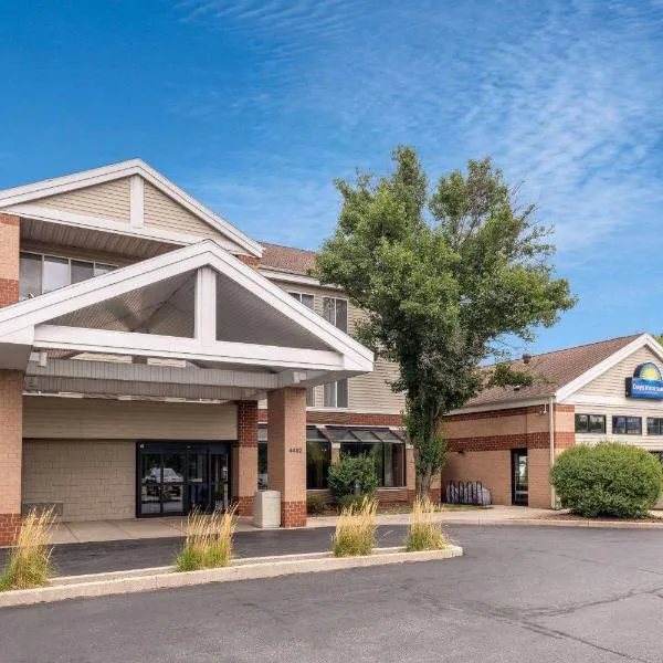 Days Inn & Suites by Wyndham Madison, ξενοδοχείο σε Cottage Grove