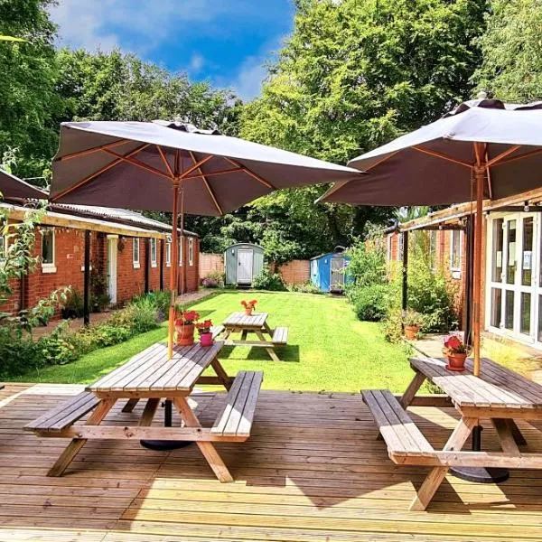 Wooler Youth Hostel and Shepherds Huts, hotel in Akeld