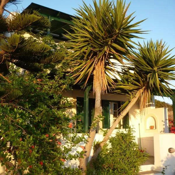 Manolis Farm Guest House, hotell i Aliko Beach