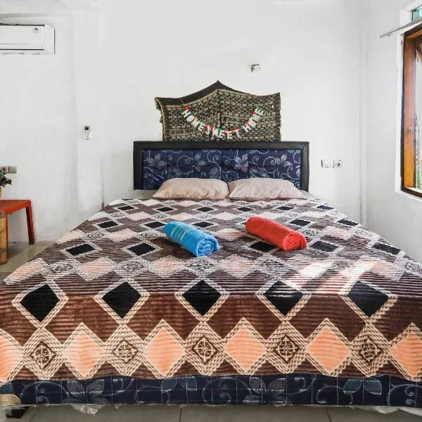 Palulu Garden Homestay, hotel in Labuan Bajo