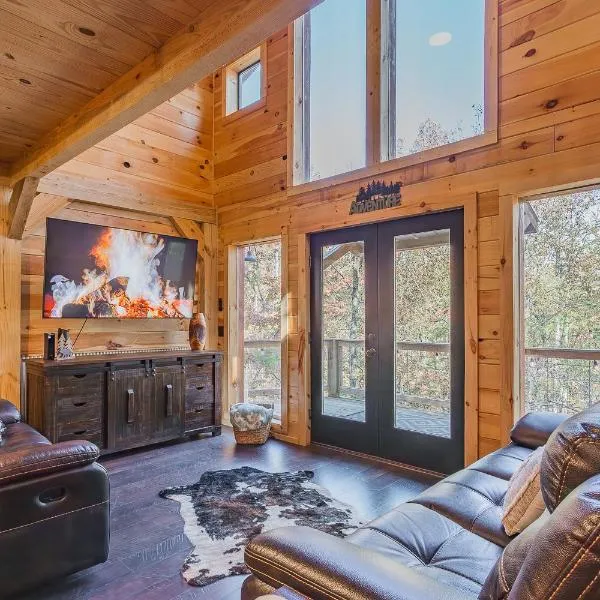 Cozy Cabin Retreat w/ Hot Tub & Nature Views, hotel v destinaci Trenton