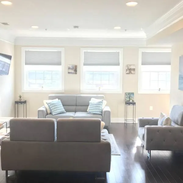 Entire Extra Large Luxury 3 Bedrooms Condo, hotel in Washington