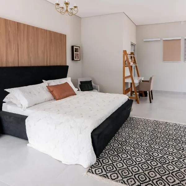 Flat 01 - Zona Sul Prox UMC, Praia Clube, Shopping e Pátio Vinhedos, hotel in Uberlândia