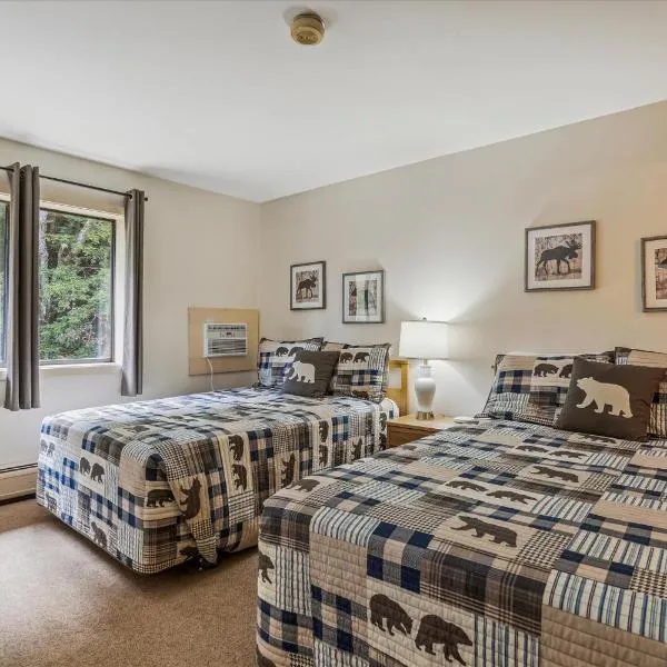 Cedarbrook Two Double bed Standard Hotel room 217, hotel in Killington