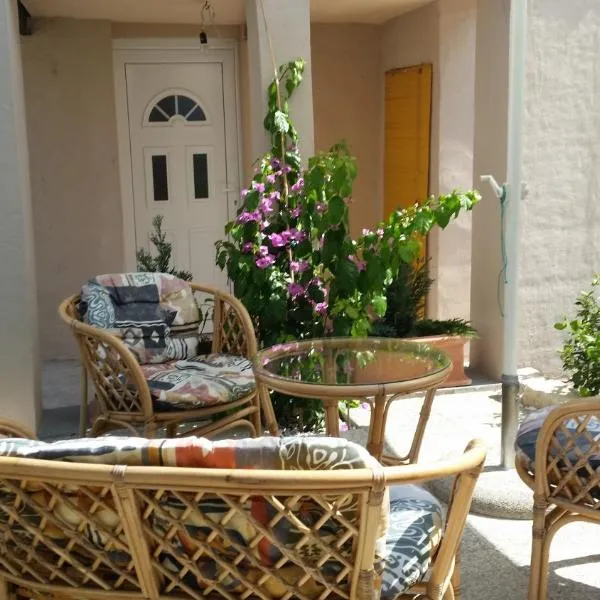 Apartments Mali Raj, hotel in Vranjic