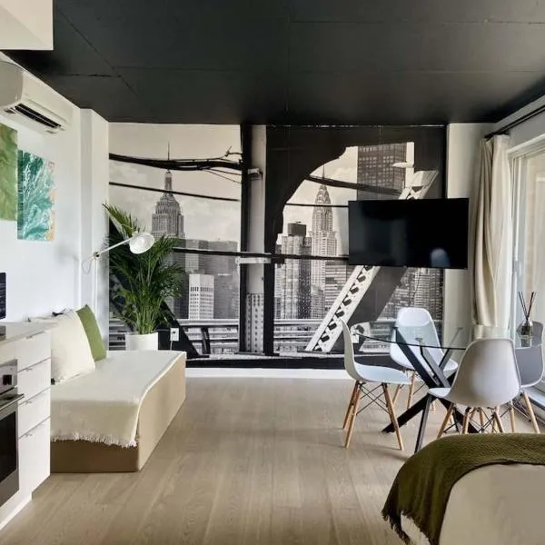 Appartement condo avec terrasse privée dans le Quartier des Spectacles, hotell i Montréal