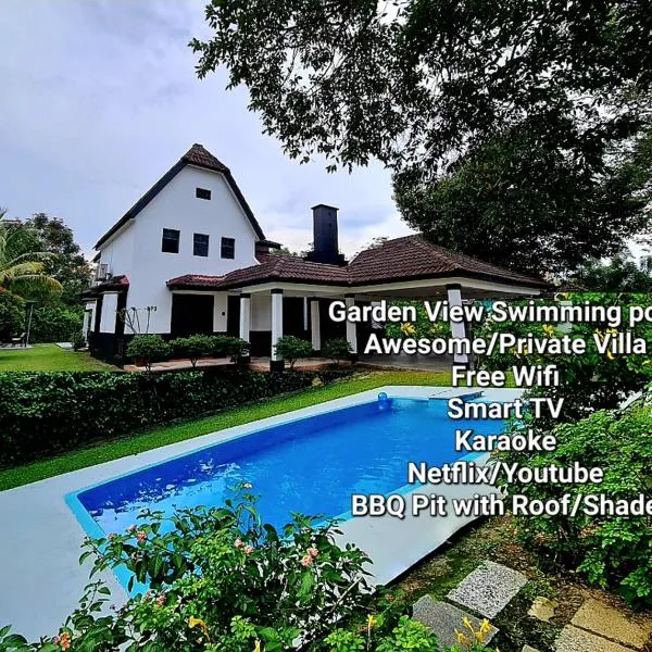 Private 4Bedroom Villa Pool,BBQ,Karaoke, Afamosa Resort，Kampong Alor Gajah的飯店