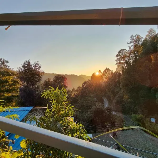 HimWanderer Camps & Cottages Pangot, hótel í Nainital