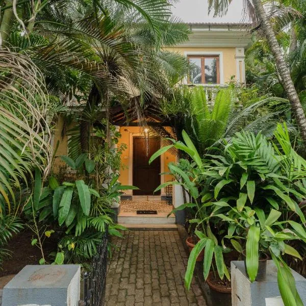 The Bumblebee- Serene 3BHK Villa- Candolim, Goa By StayMonkey, hotel di Candolim