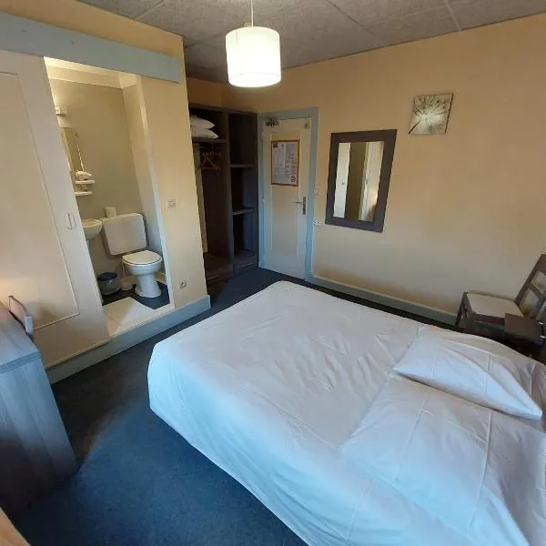 Logis Hotels - Le Saint Clément - Hotel Restaurant, hotel v destinaci Saint-Médard-de-Guizières