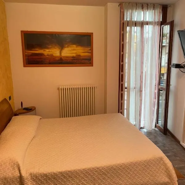 Intero appartamento - Parma zona Fiera, hotel i Roncopascolo
