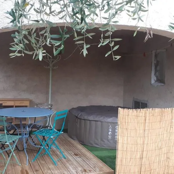 studio bas de villa, jardin et spa (été seulement), hótel í Le Tignet