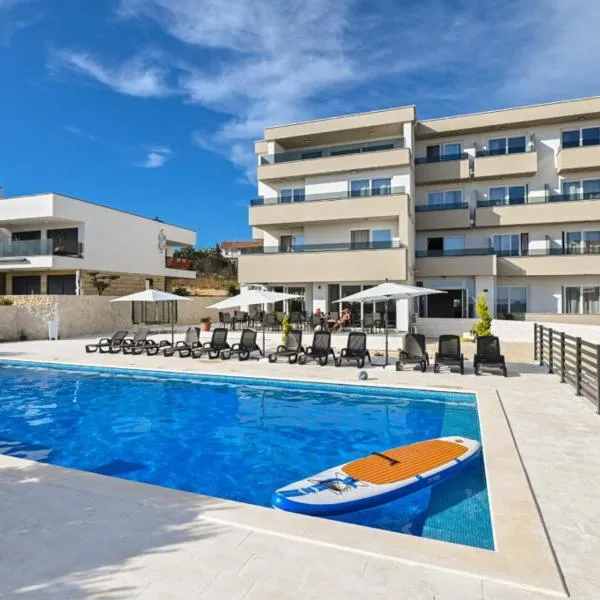 Boutique Hotel IVY'Z, hotel u gradu Novalja