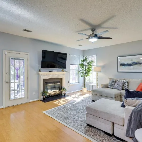 North Charleston Home Near Shopping & Dining!, hotel in Charleston