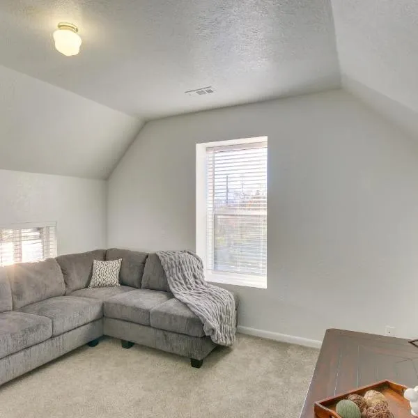 Convenient Logan Apartment - 1 Block to Town!, hotel v destinaci Logan