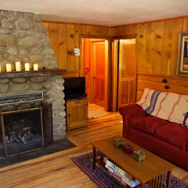 Ahwahnee-be Vintage Cabin - Walk to town!, hotell i Idyllwild