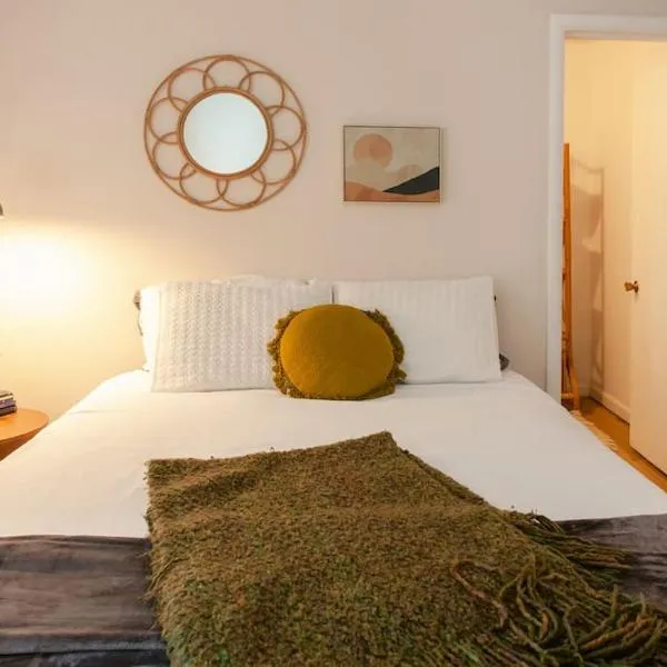 Classic & Cozy Apartments - Parking & Close To Dw, hotel in Medford