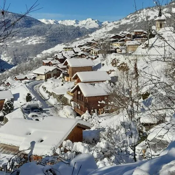 Ski Chalet - Chez Helene Ski fb, hotel in Montagny