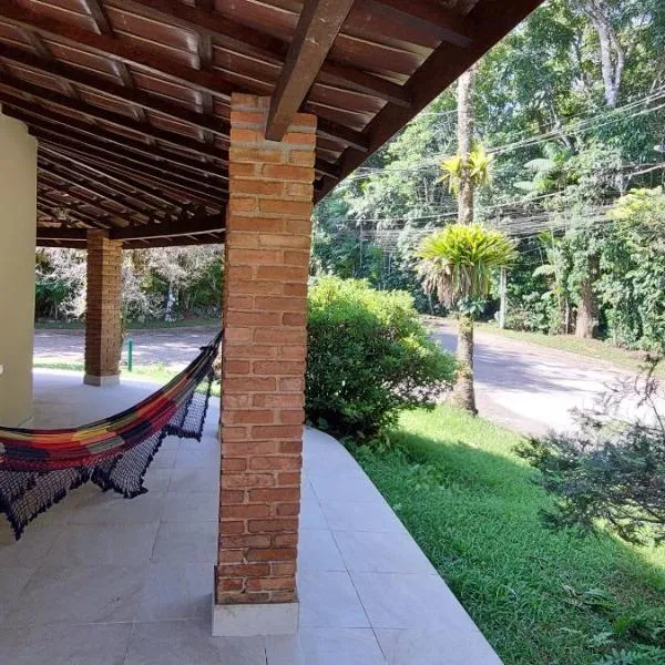 Refúgio em meio a montanhas com cachoeira e praia, hotel in Caraguatatuba