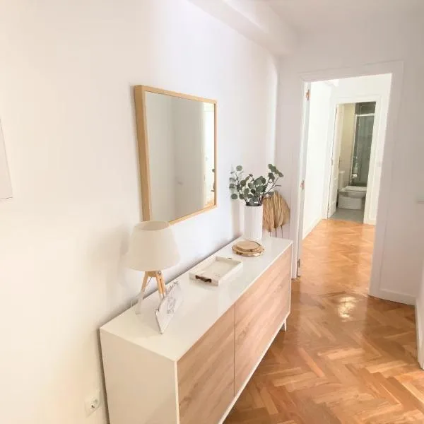 Viesnīca Apartamento Las Rozas centro con Parking incluido pilsētā Lasrosasa de Madride