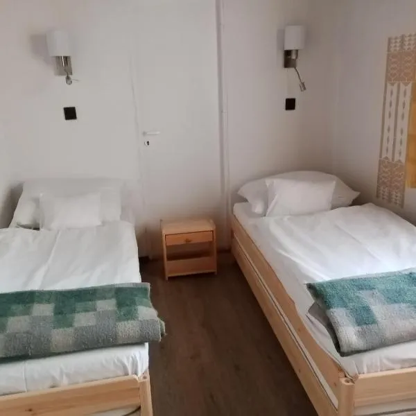 Parti Sétány Vendégház, hotel in Balatonkenese