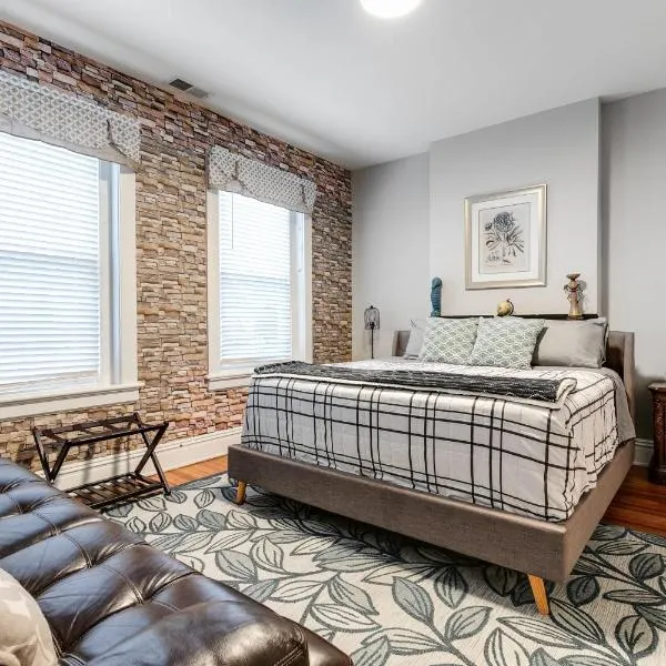 E2 Centrally located in Carytown fully fenced, hotel v destinaci Richmond