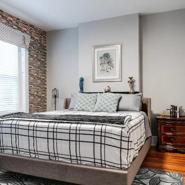 E2 Centrally located in Carytown fully fenced, hotell sihtkohas Richmond