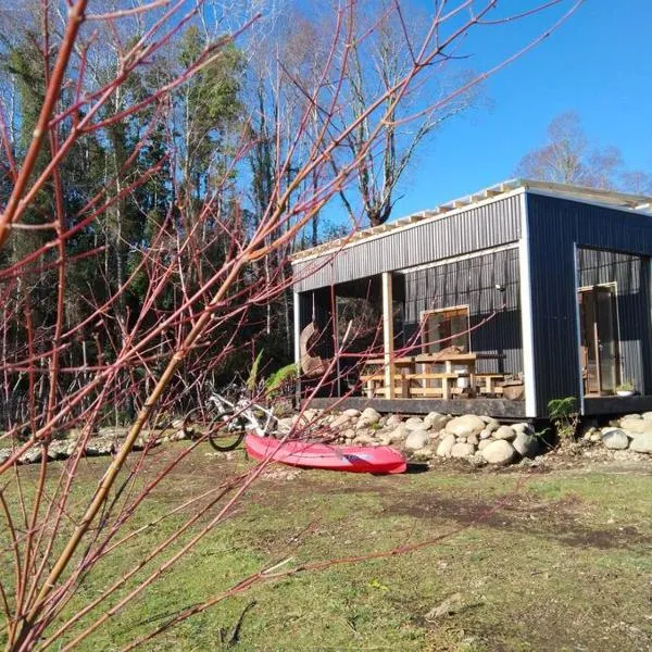 Linda Cabaña pet friendly a orilla rio y bosque, cerca Termas, hotel v destinaci Panguipulli