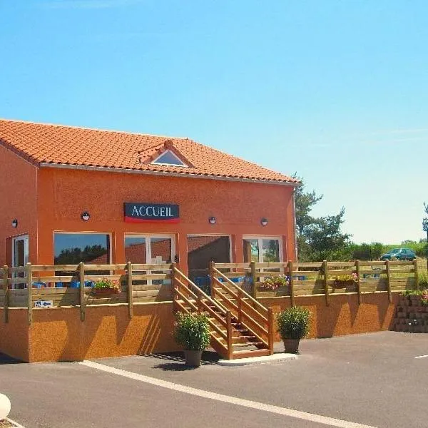 Hôtel Cantal Cottages, hotel in Clavières-de-Montagne