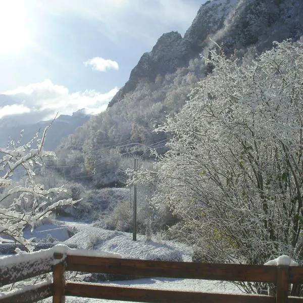 GITE GETEU, hotel in Laruns