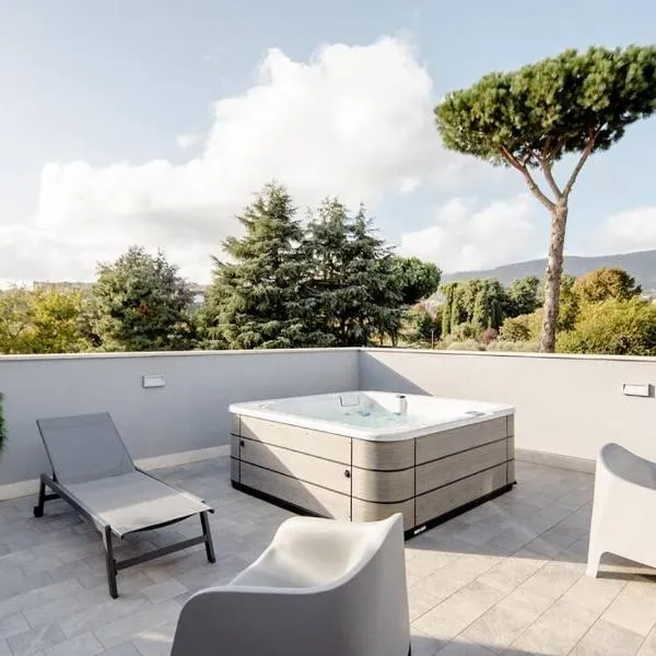 Luxury - Jacuzzi Apartments Near Rome, хотел в Велетри