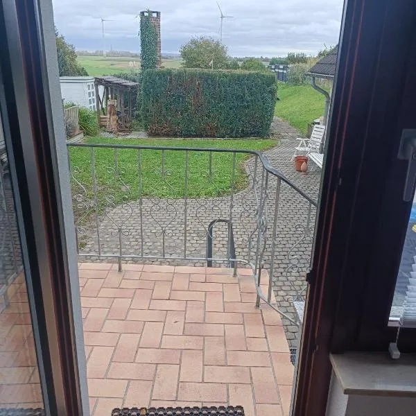 Haus Langert - Einfamilienhaus mit Terrasse und Garten zur alleinigen Nutzung, hotel in Baesweiler