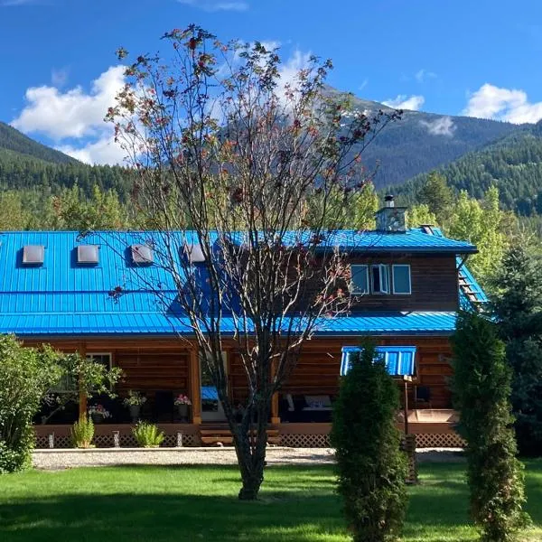 Cougar Mountain Cabin Rentals, hótel í Tete Jaune Cache