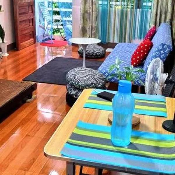 Cozy TinyHouse near SM & Bagasbas Beach w/parking, hotel in Linawan