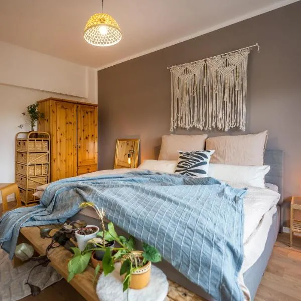 120qm, cozy Apartment, sehr zentral am HBF, 3SZ, hotel u gradu 'Koblenz'