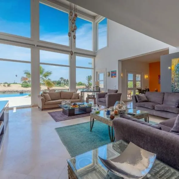 Golf Luxury villa with private pool, hotel in Hurghada
