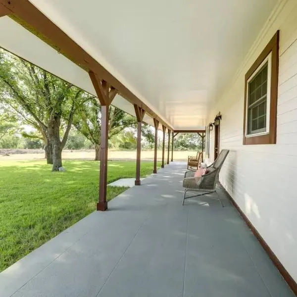 10 mins to Samsung Taylor -Home in Coupland, Texa, hotel in Coupland