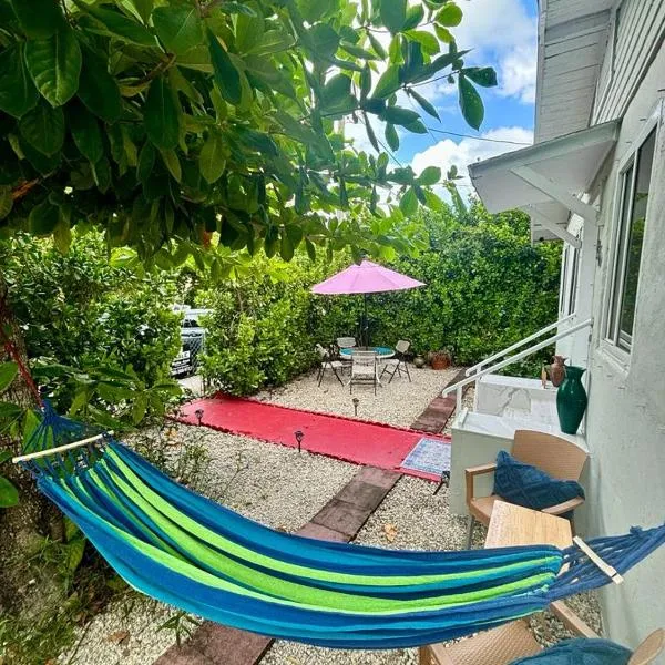 Nice 2 Twin bedroom - Best central location in Miami - Luggage storage, parking and Laundry for free!!!!, hotel v Miami
